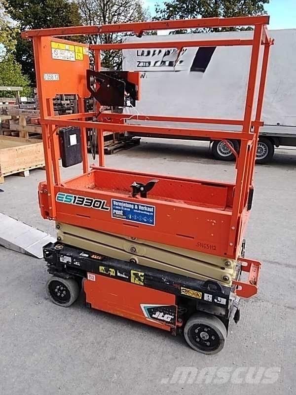 JLG ES 1330 L Підйомники-ножиці