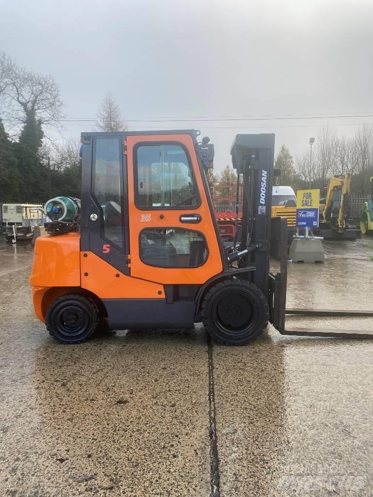 Doosan G 35 C-5 Газові навантажувачі
