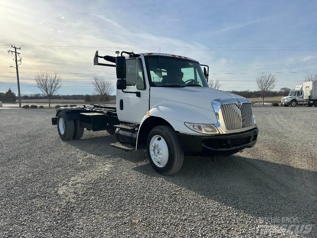 International 4400 Сміттєвози