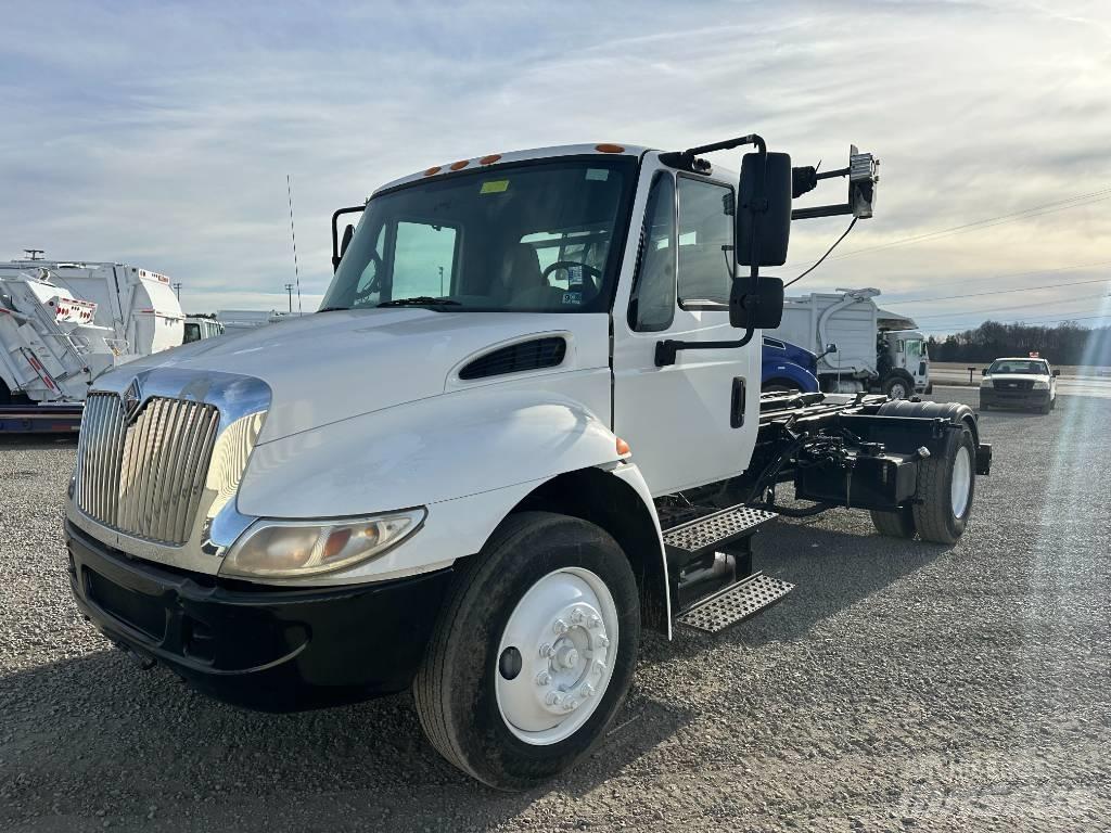 International 4400 Сміттєвози