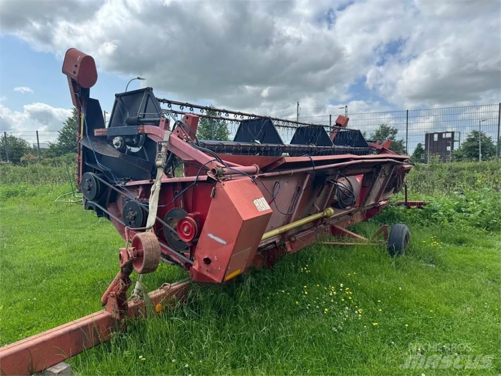 Case IH 1680 Axial Зернозбиральні комбайни