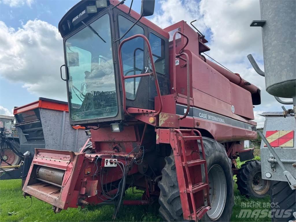 Case IH 1680 Axial Зернозбиральні комбайни