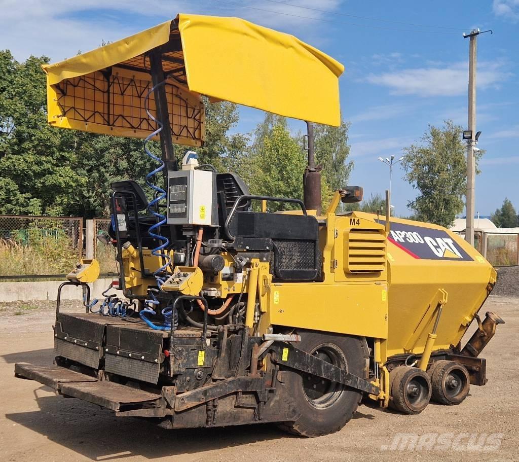 CAT AP300 Асфальтовкладачі