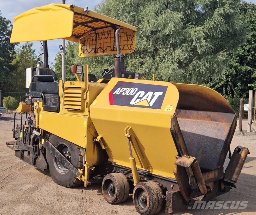 CAT AP300 Асфальтовкладачі