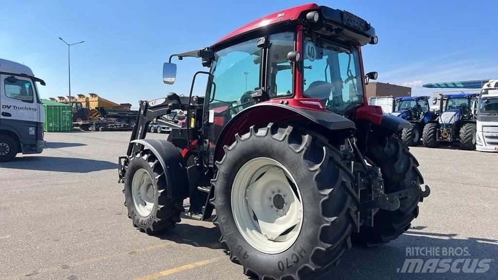 Valtra A75 Tractor Трактори