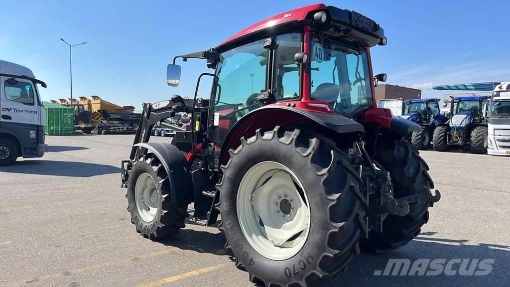 Valtra A75 Tractor Трактори