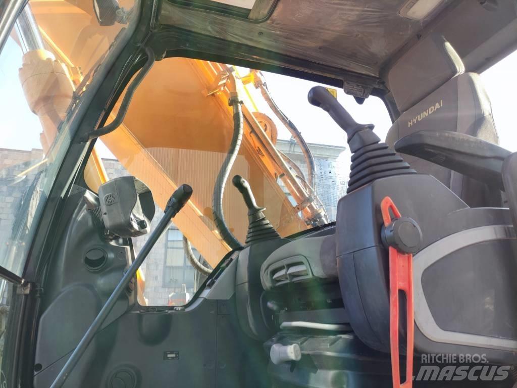 Hyundai R220NLC-9A Гусеничні екскаватори