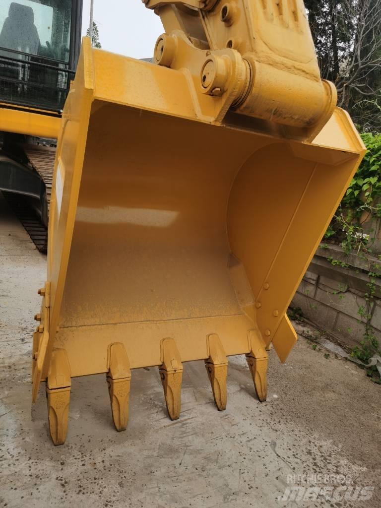 Komatsu PC 220-7 Гусеничні екскаватори