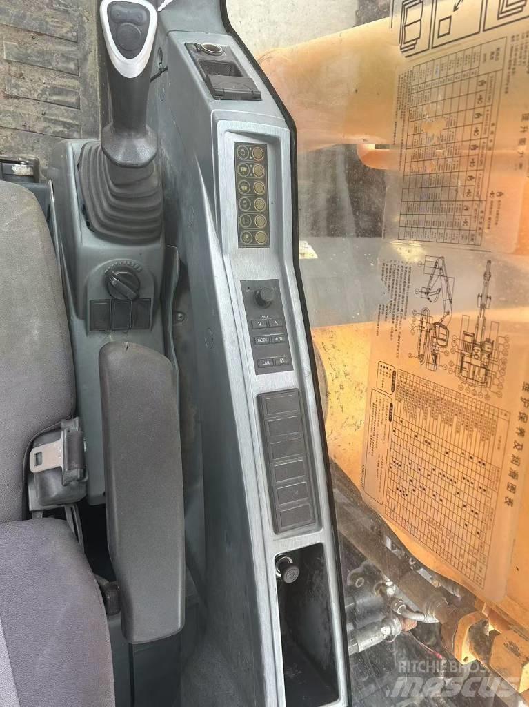 Hyundai R220LC-9S Гусеничні екскаватори
