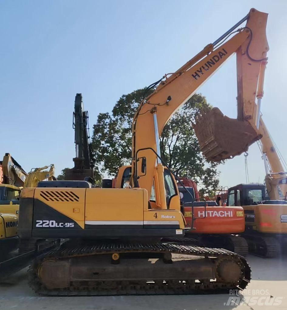 Hyundai R220LC-9S Гусеничні екскаватори