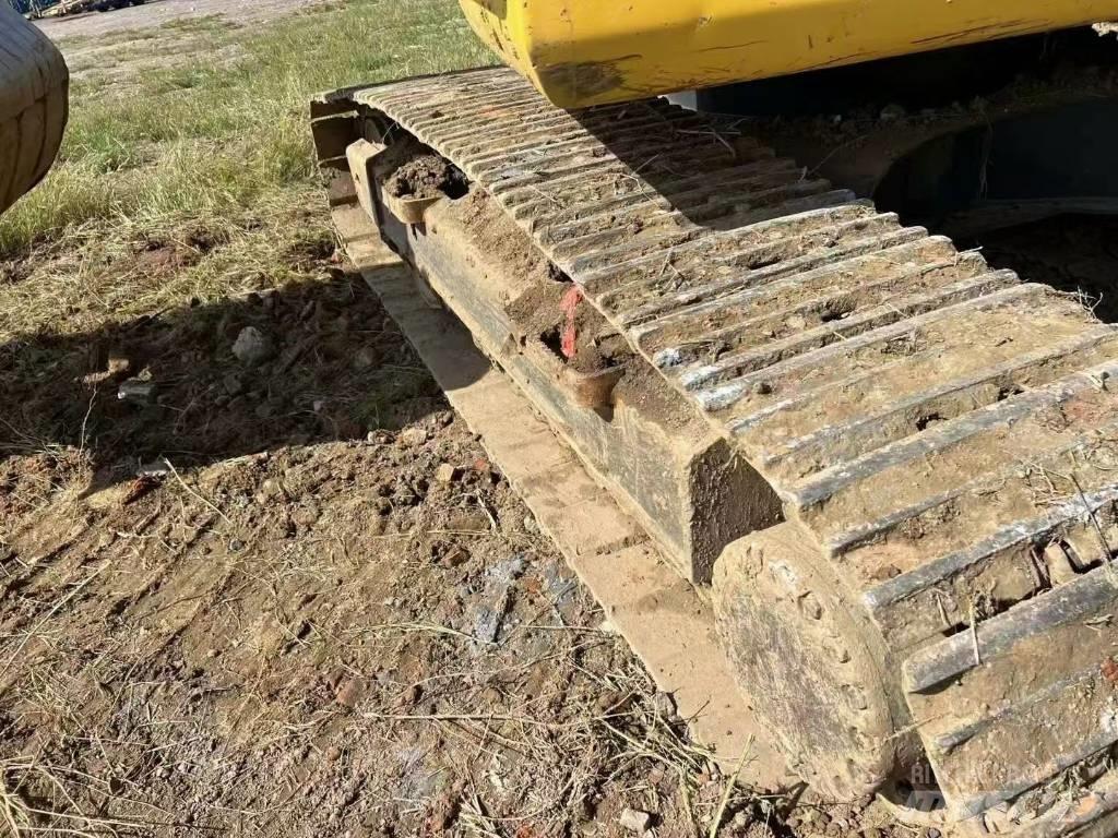 Komatsu PC 200 Гусеничні екскаватори