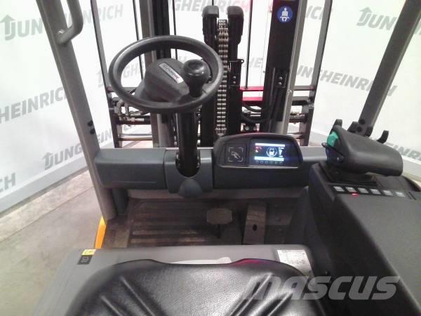 Jungheinrich EFG 220 Електронавантажувачі