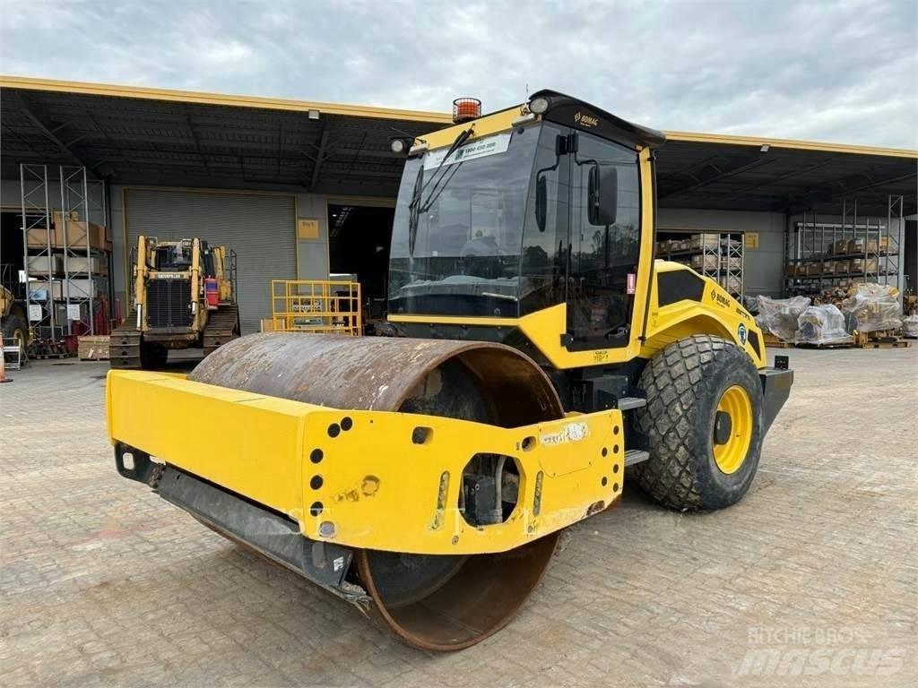 BM 213d Грунтові котки