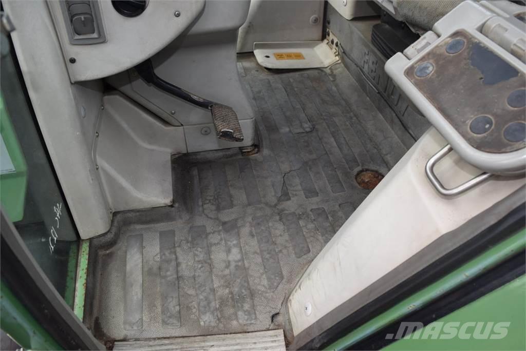 Fendt 712 Vario Трактори