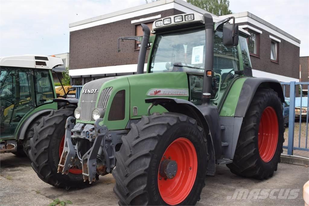 Fendt 712 Vario Трактори