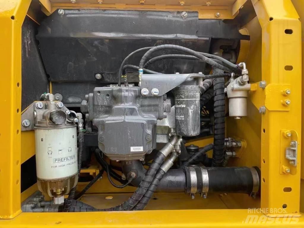 Komatsu PC220-8 Гусеничні екскаватори