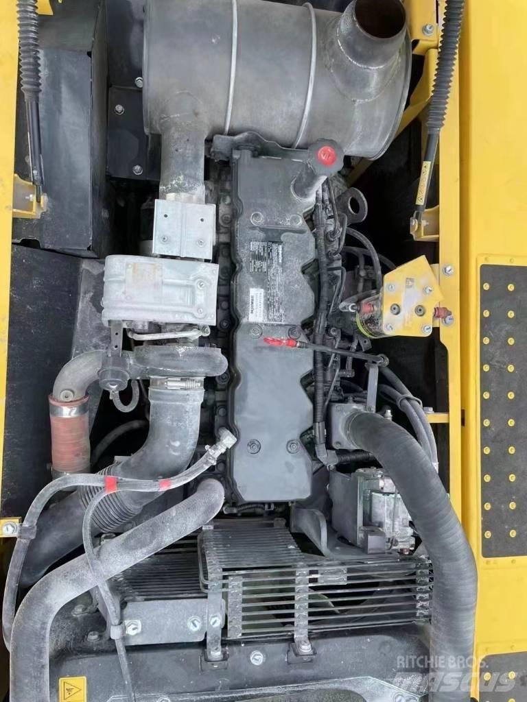 Komatsu PC220-8 Гусеничні екскаватори