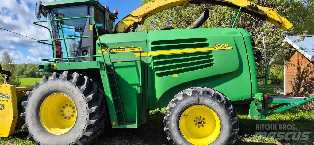 John Deere 7300 Кормозбиральні комбайни