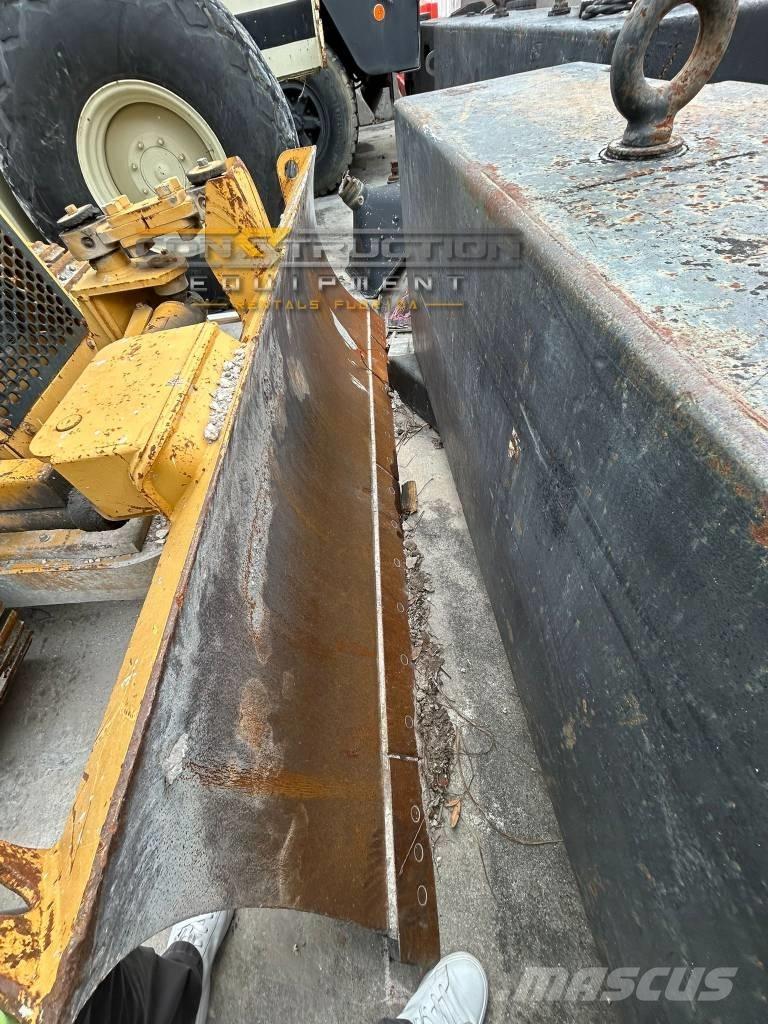 CAT D 3 C III Гусеничні бульдозери