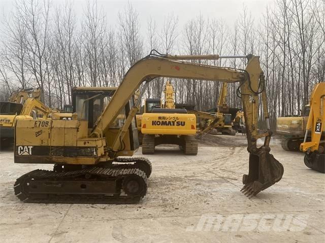 CAT E70B Гусеничні екскаватори
