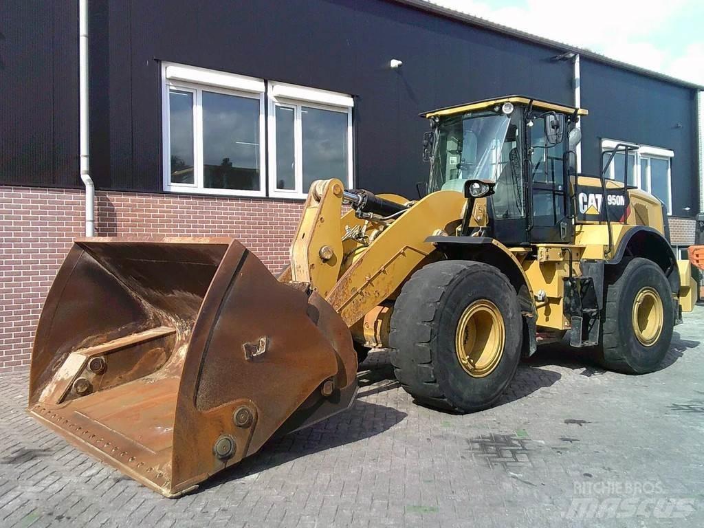CAT 950M Фронтальні навантажувачі