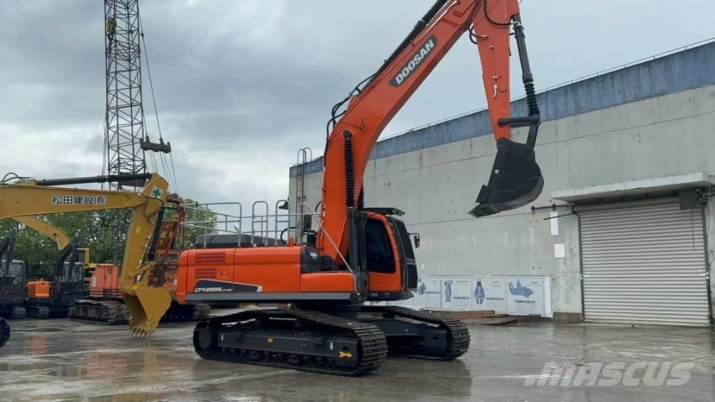 Doosan DX 225 LC Гусеничні екскаватори
