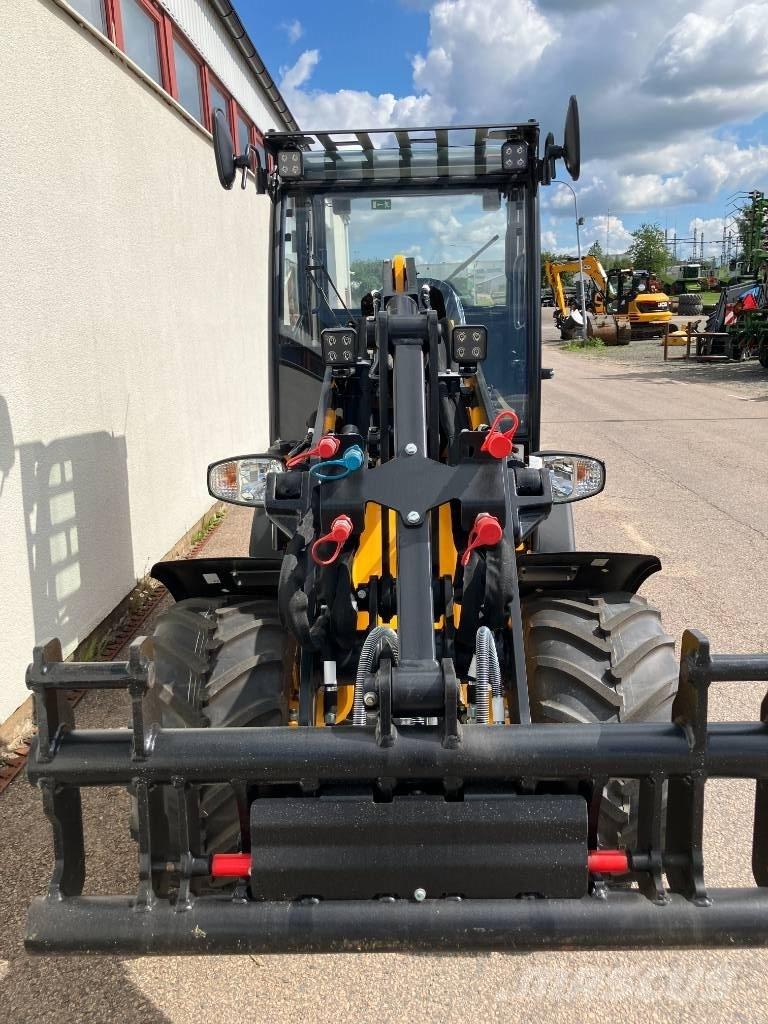 JCB 403 Малі навантажувачі