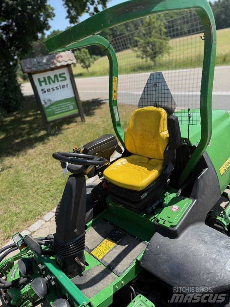 John Deere 8800 Самохідні газонокосарки