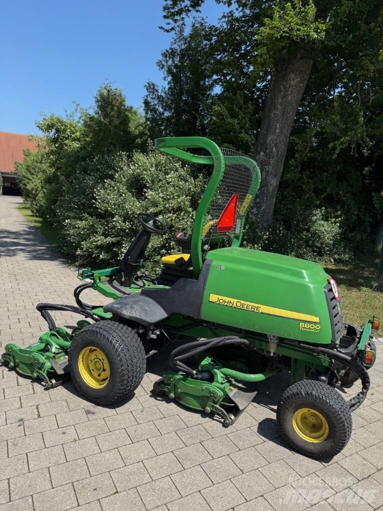 John Deere 8800 Самохідні газонокосарки