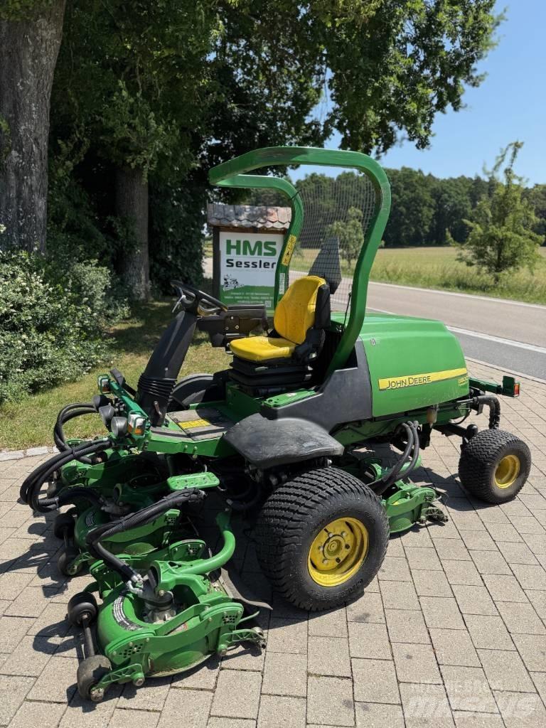 John Deere 8800 Самохідні газонокосарки