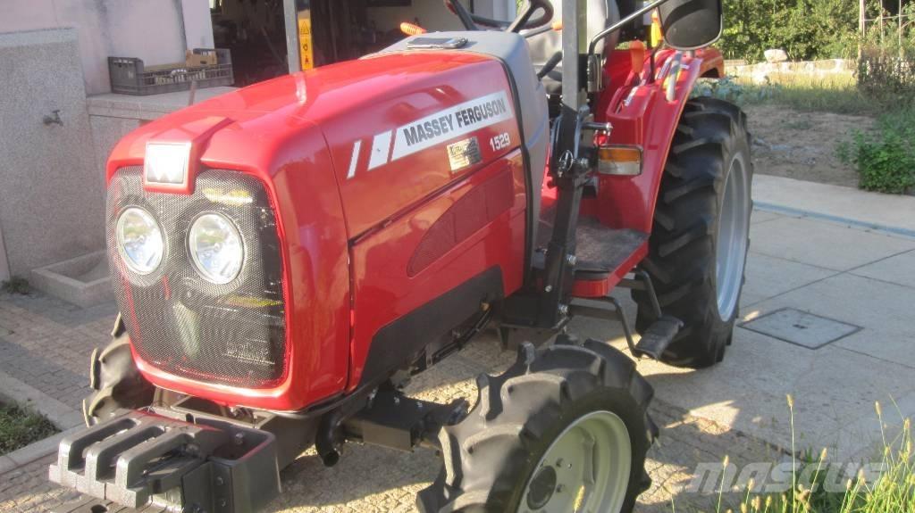 Massey Ferguson 1529 Трактори