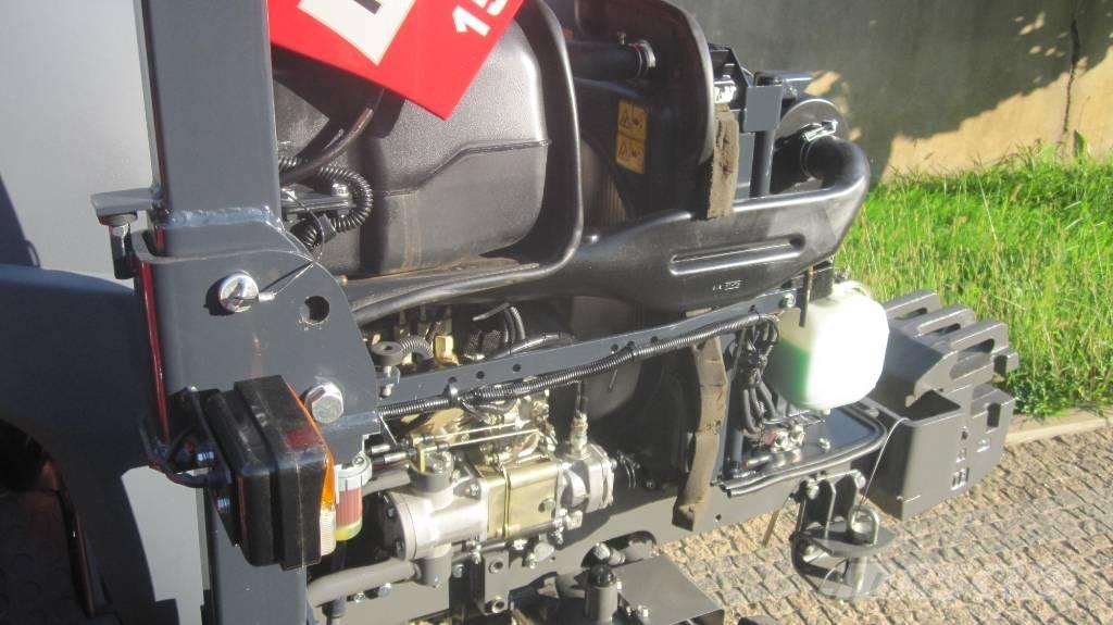 Massey Ferguson 1529 Трактори