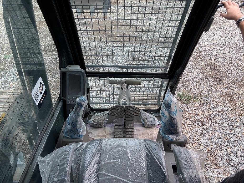 Hyundai Robex 220 LS Гусеничні екскаватори