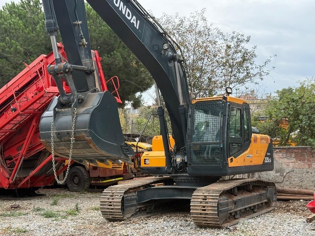 Hyundai Robex 220 LS Гусеничні екскаватори