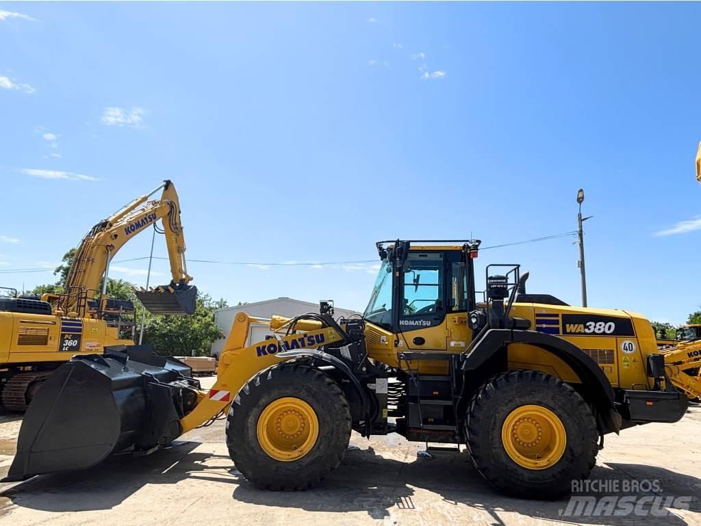 Komatsu WA380-8E0 Фронтальні навантажувачі