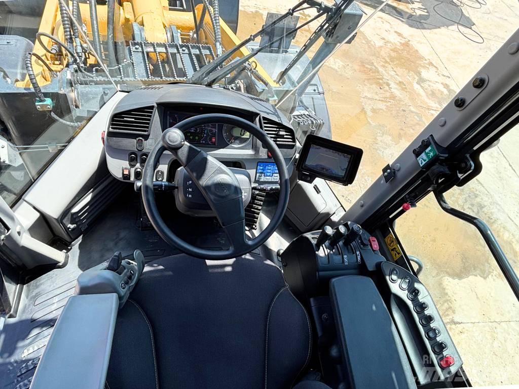 Komatsu WA380-8E0 Фронтальні навантажувачі