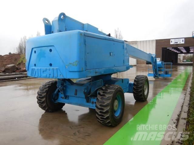 Aichi SP21AJ Телескопічні підйомники