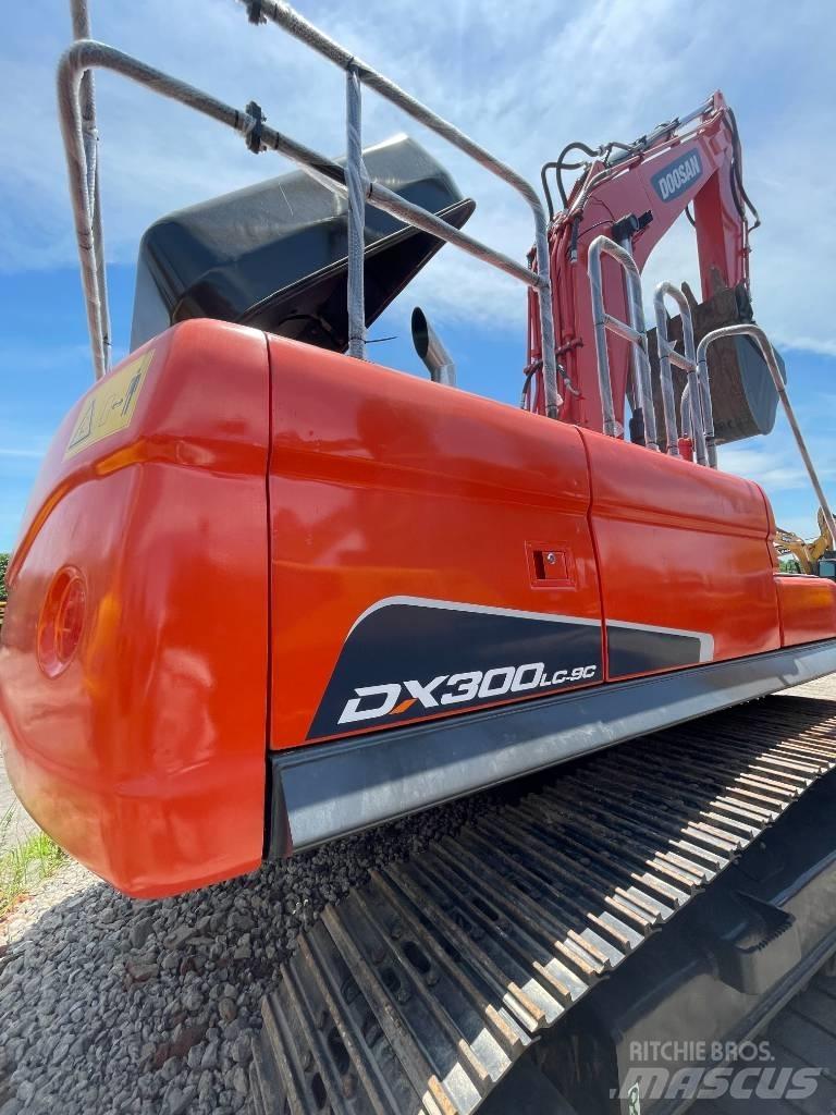 Doosan DX 300 LC Гусеничні екскаватори