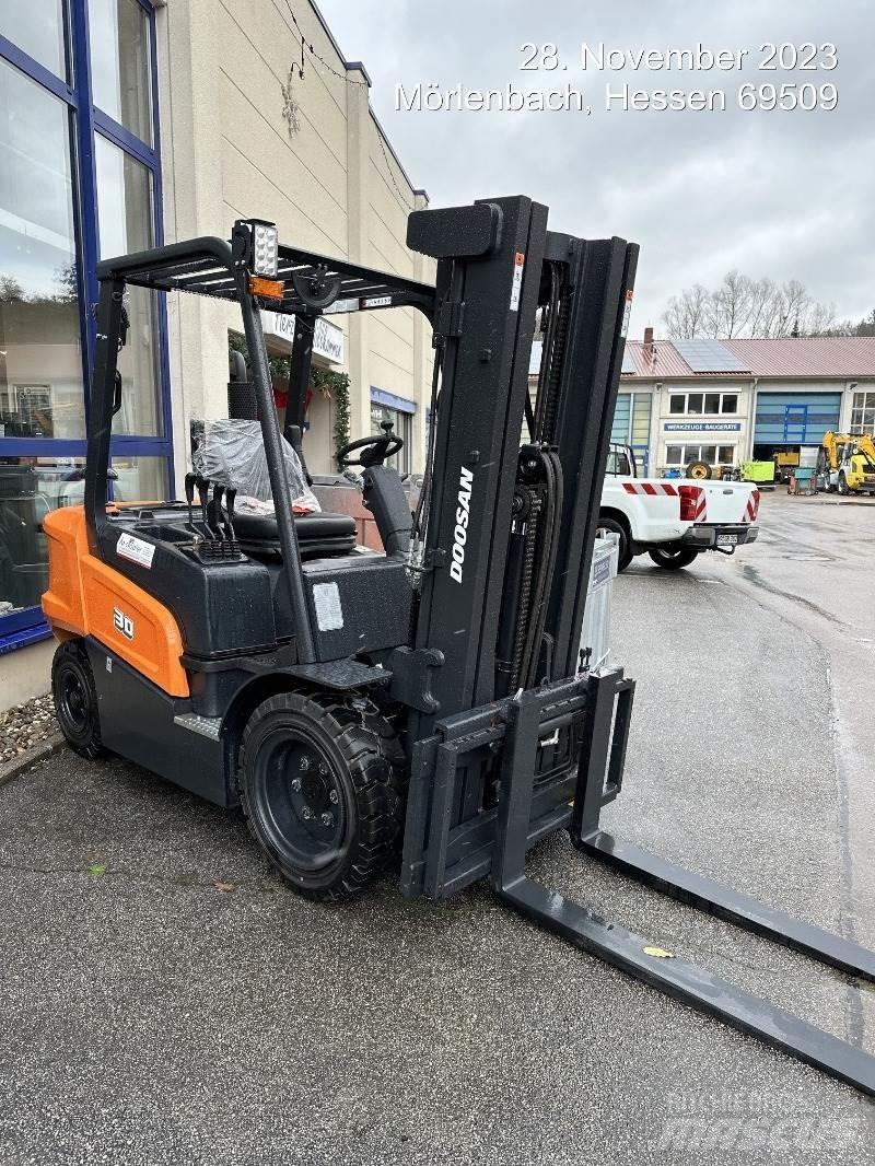 Doosan D30NXS Дизельні навантажувачі