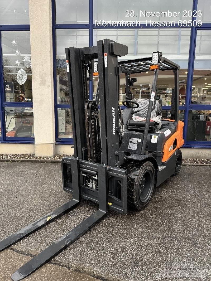 Doosan D30NXS Дизельні навантажувачі