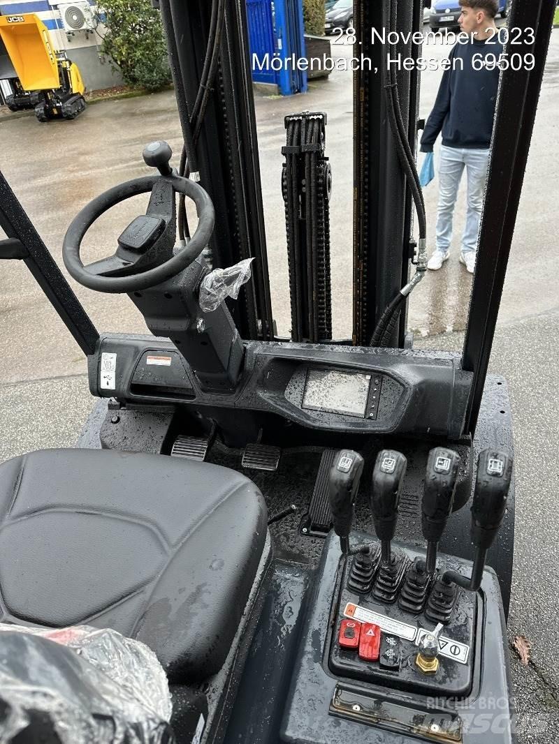 Doosan D30NXS Дизельні навантажувачі