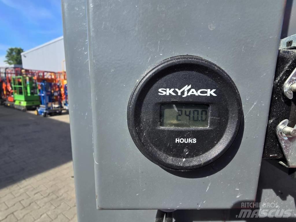 SkyJack SJ 16 Вертикальні щоглові підйомники