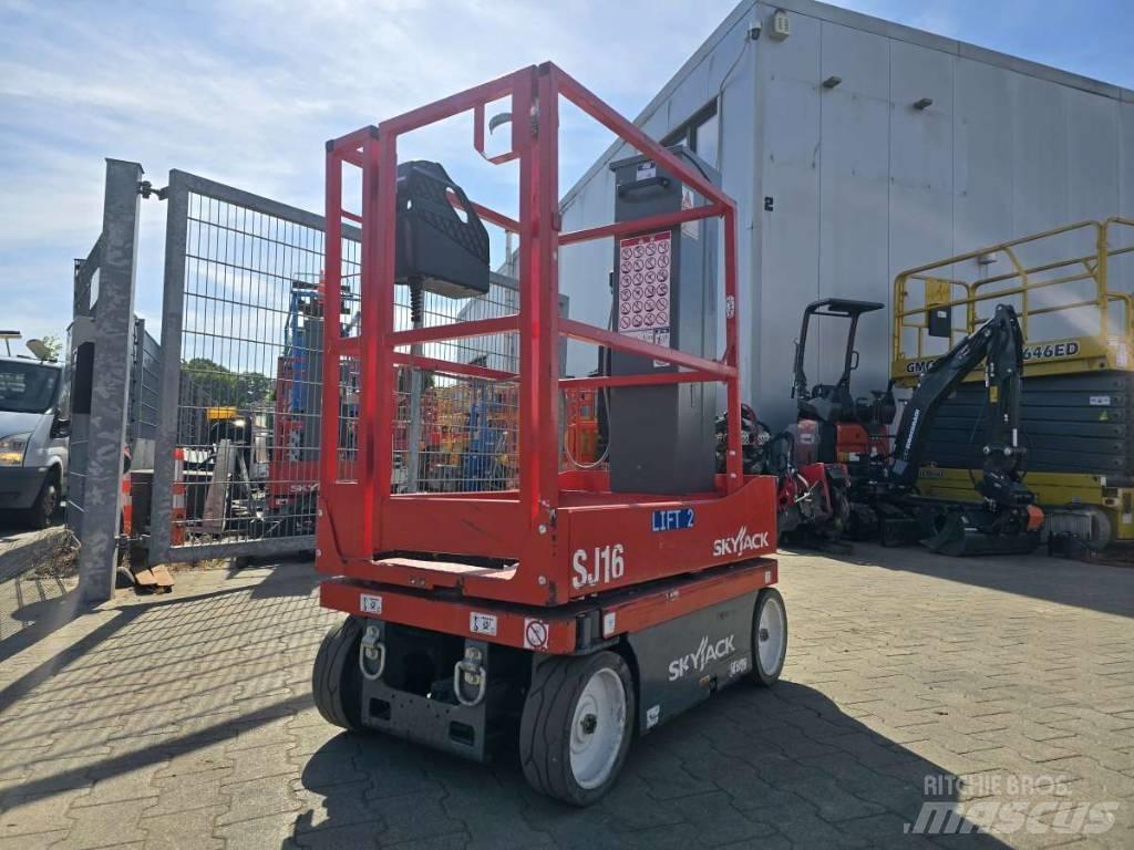 SkyJack SJ 16 Вертикальні щоглові підйомники