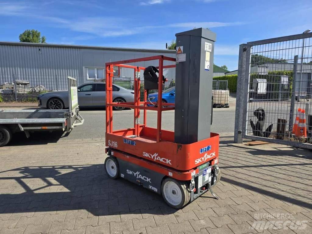 SkyJack SJ 16 Вертикальні щоглові підйомники
