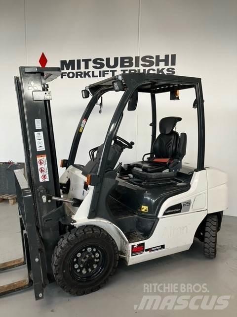 Mitsubishi FD25N3 Дизельні навантажувачі
