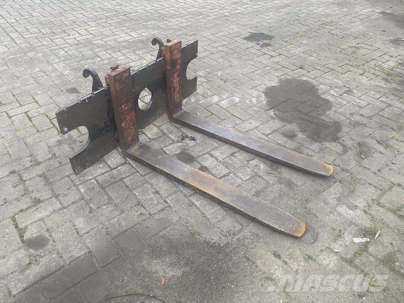 GiANT V 451 T Малі навантажувачі