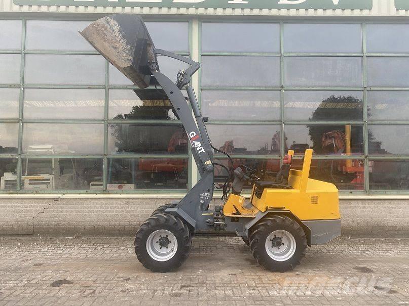 GiANT V 451 T Малі навантажувачі