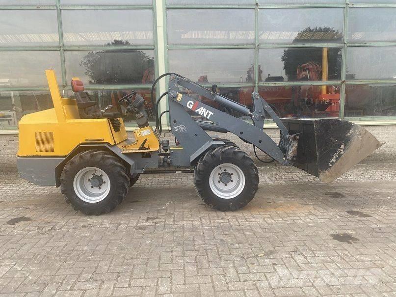 GiANT V 451 T Малі навантажувачі