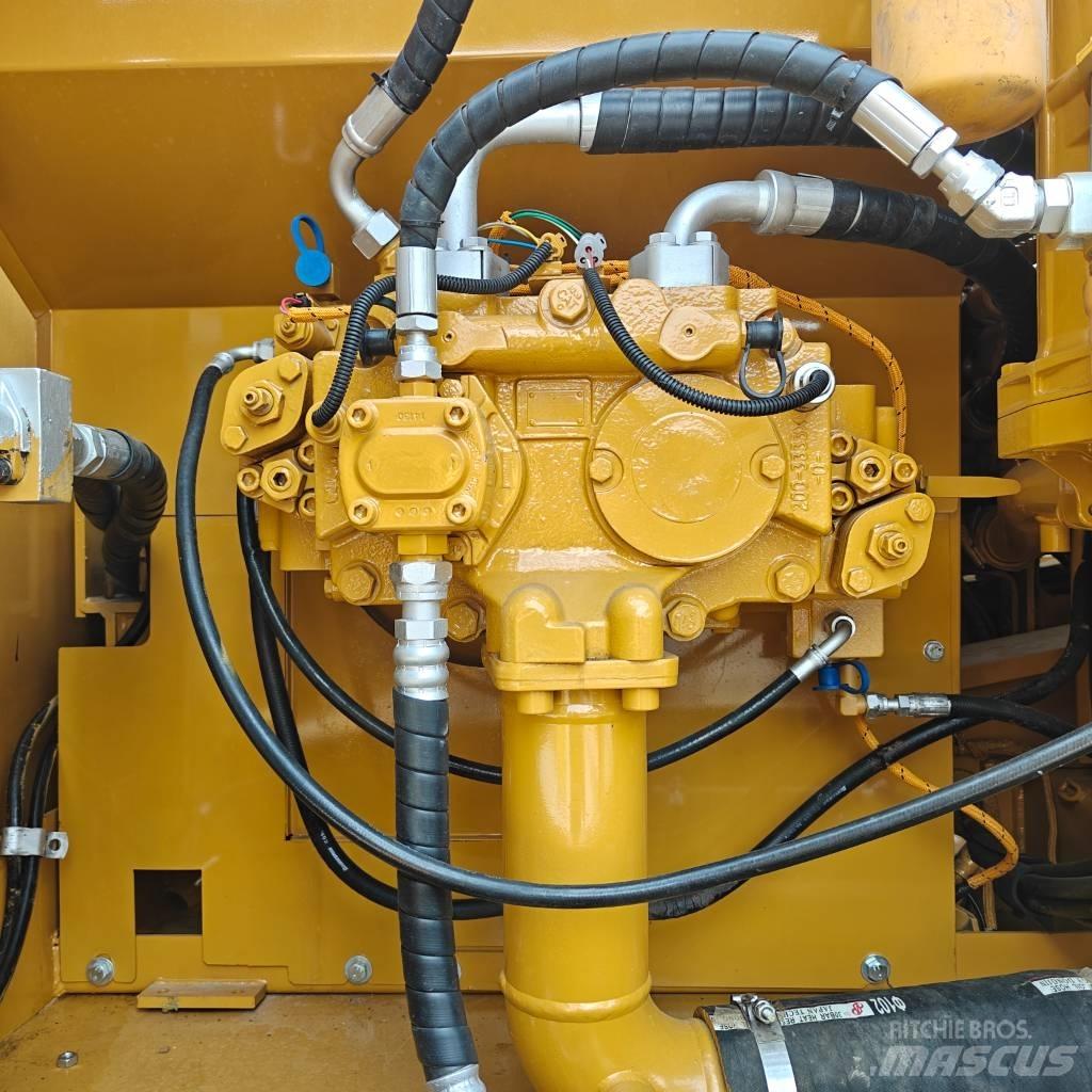 CAT 325 D L Гусеничні екскаватори