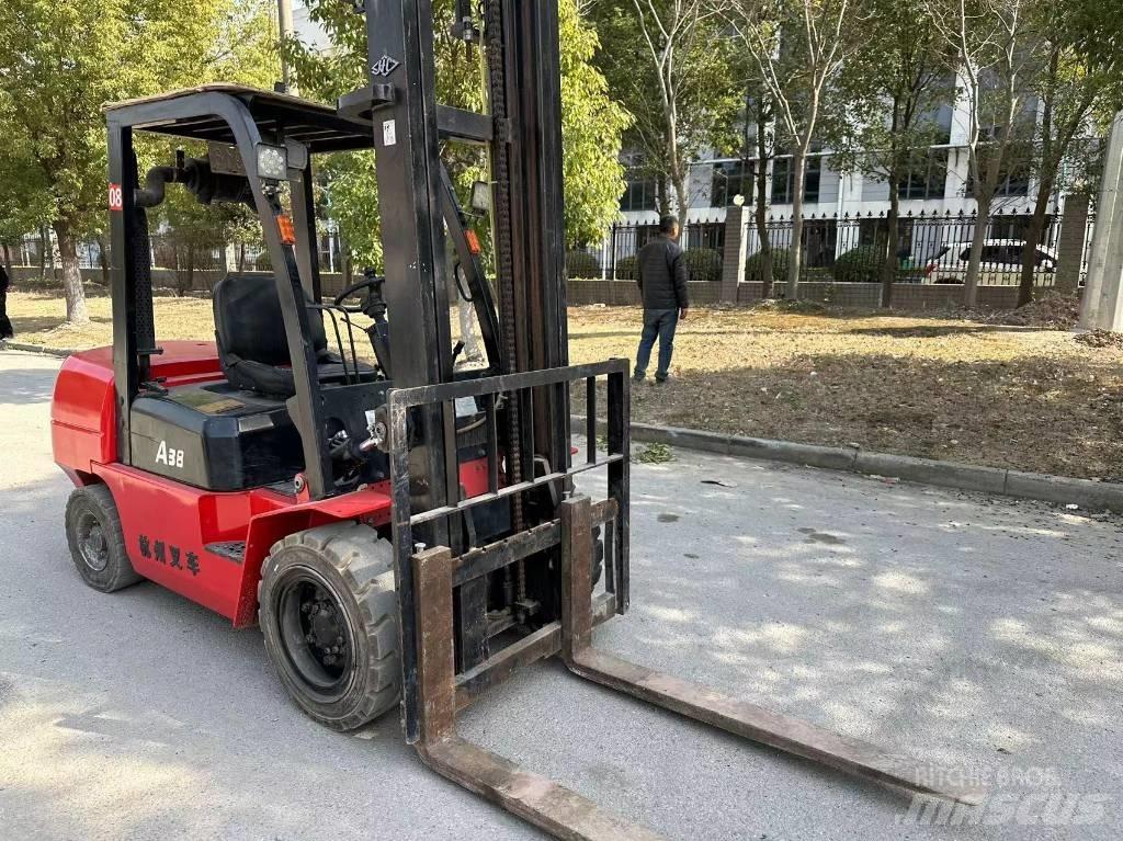 Hangcha A38 Дизельні навантажувачі